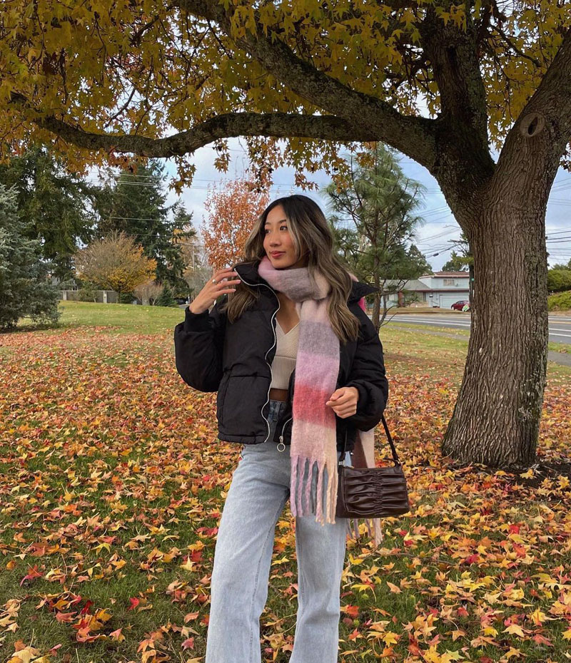 2023.02 Customer Appreciation Blog @sharlachann Two photos: group of volunteers with Mariposas Sin Fronteras, and volunteers doing yardwork