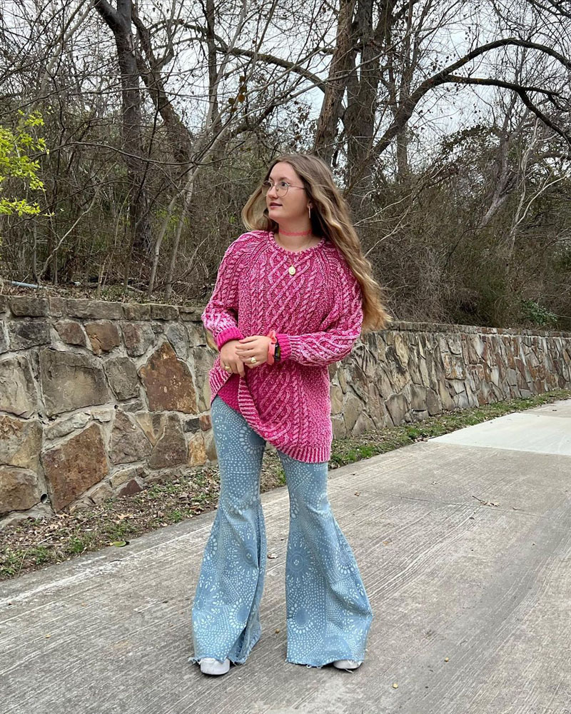 @stylebymaxine Two photos: group of volunteers with Mariposas Sin Fronteras, and volunteers doing yardwork