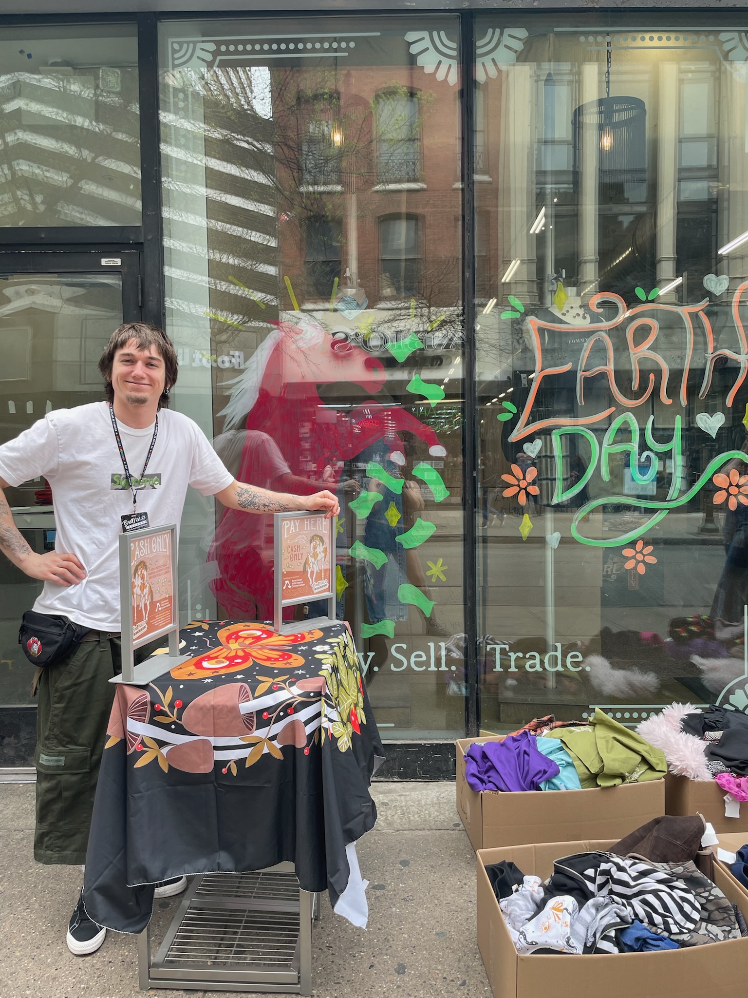 Customer paying for their dollar finds